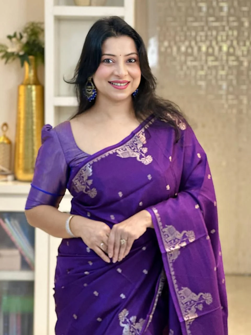Ravishing Purple Soft Silk Saree With Invaluable Blouse Piece - Image 2