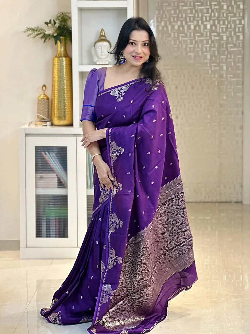Ravishing Purple Soft Silk Saree With Invaluable Blouse Piece - Image 3