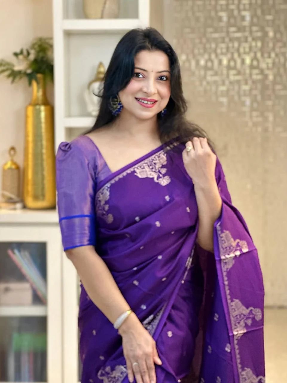 Ravishing Purple Soft Silk Saree With Invaluable Blouse Piece - Image 4
