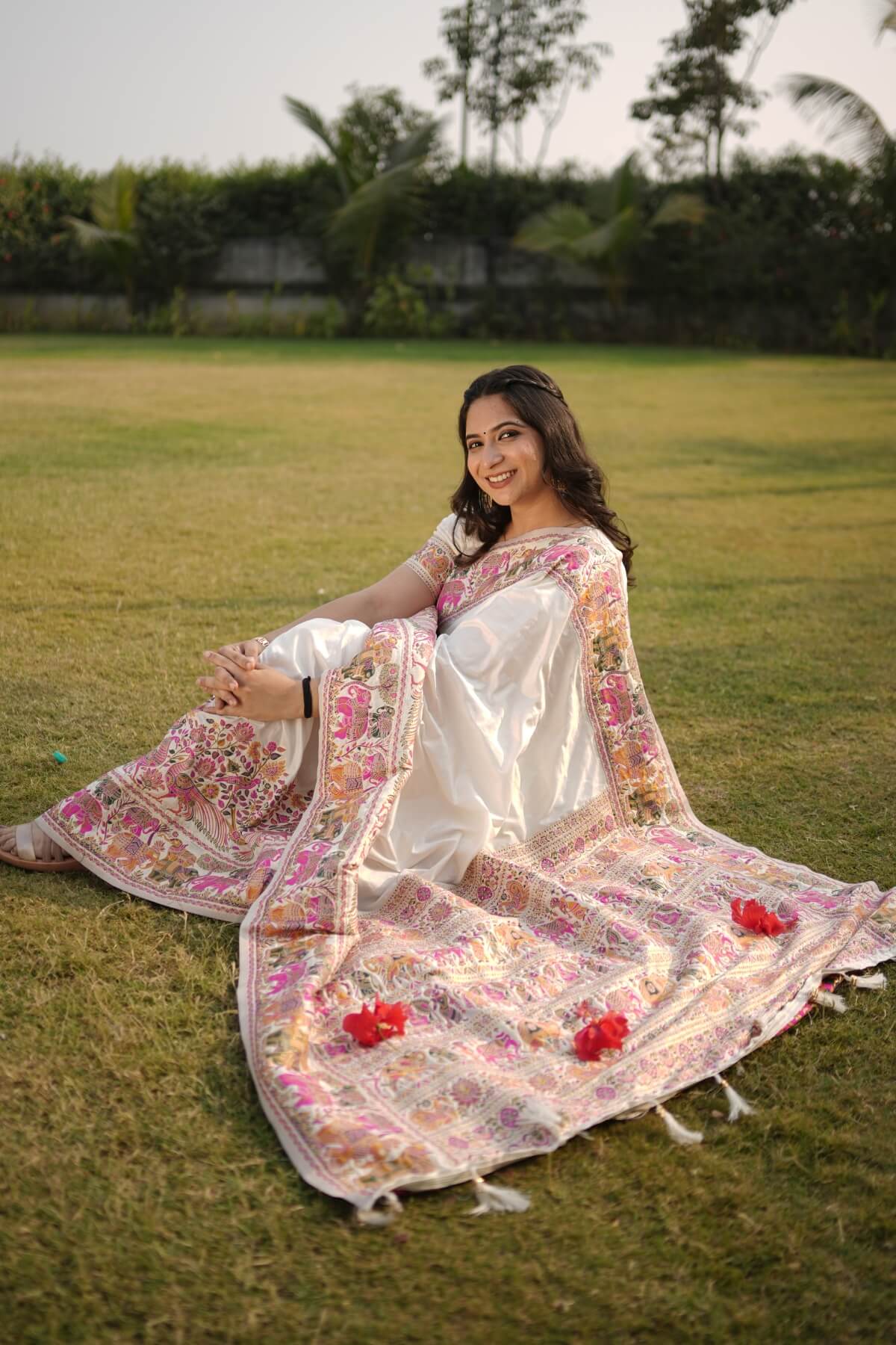Redolent Beige Pashmina Saree With Embrocation Blouse Piece - Image 3