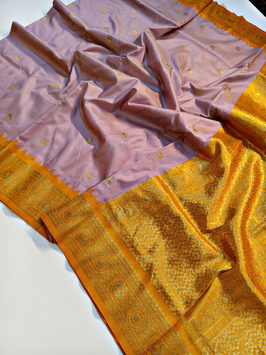 Redolent Lavender Pure Zari Weaving Banarasi Silk Saree With Enigmatic Blouse Piece - Image 2