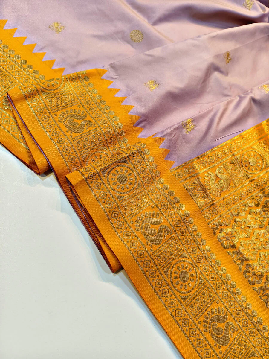 Redolent Lavender Pure Zari Weaving Banarasi Silk Saree With Enigmatic Blouse Piece - Image 3