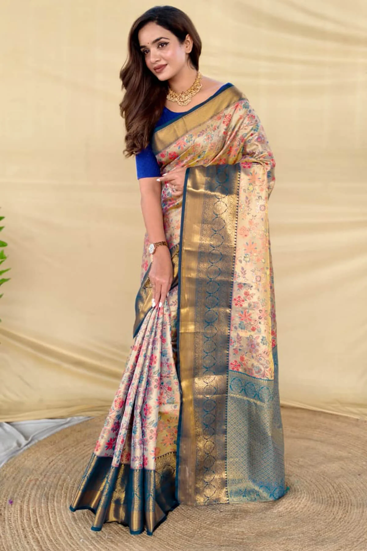 Refreshing Beige Kanjivaram Silk Saree With Jazzy Blouse Piece - Image 3