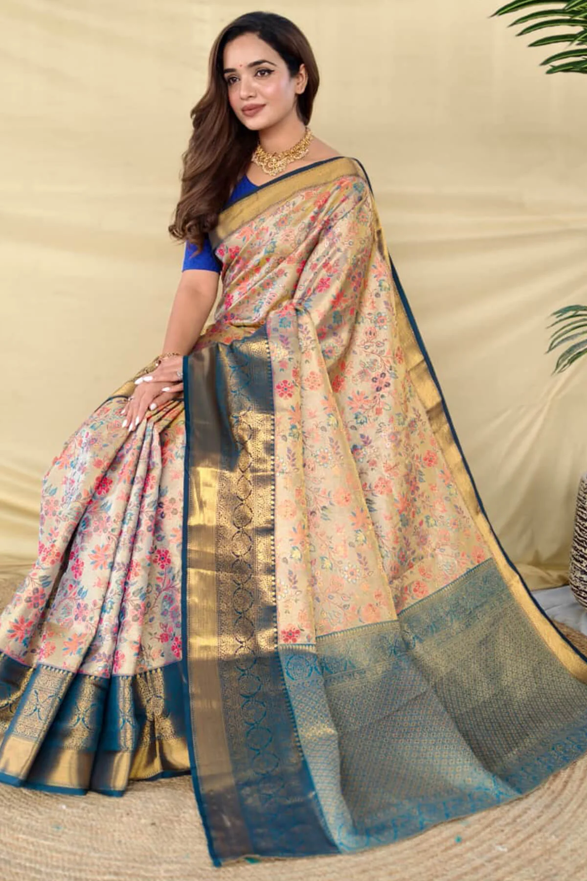 Refreshing Beige Kanjivaram Silk Saree With Jazzy Blouse Piece - Image 4