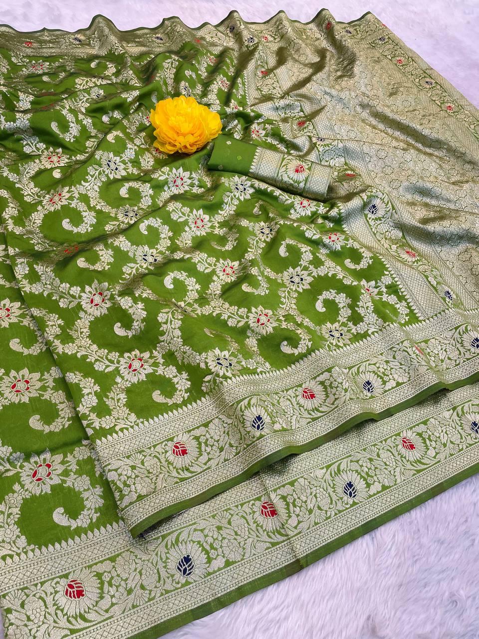 Refreshing Green Soft Banarasi Silk Saree With Gratifying Blouse Piece - Image 2