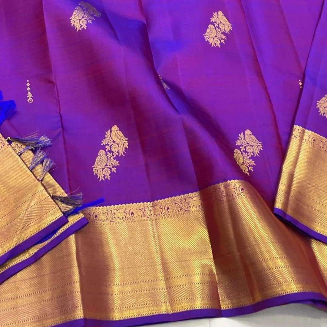 Refreshing Purple Soft Banarasi Silk Saree With Sumptuous Blouse Piece - Image 4