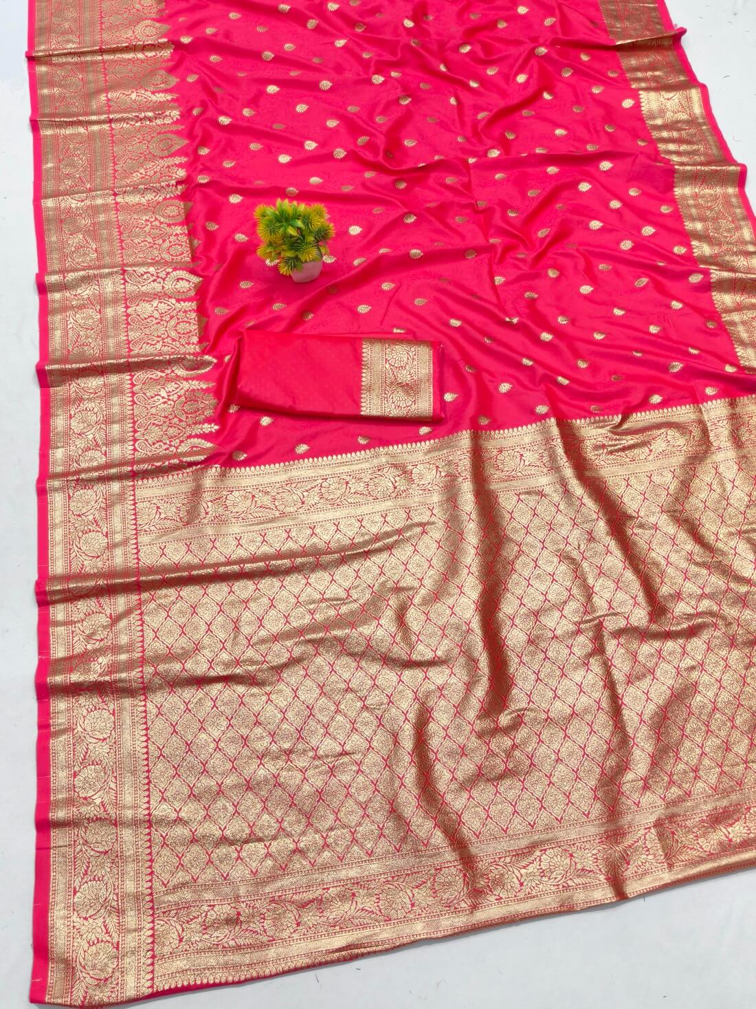 Resonant Dark Pink Pure Zari Weaving Banarasi Silk Saree With Eclat Blouse Piece - Image 2