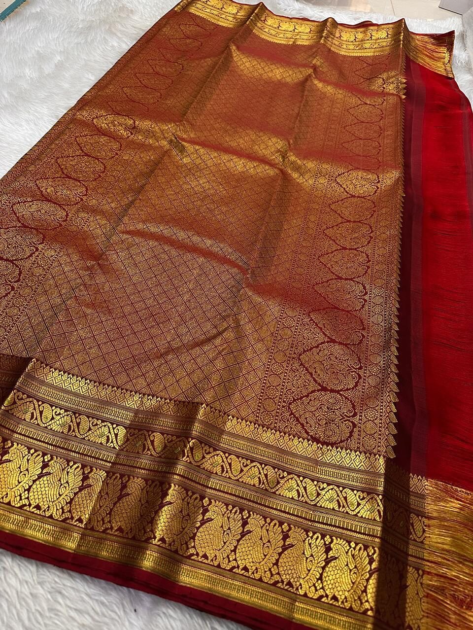 Resplendent Dark Green Soft Silk Saree With Lustrous Blouse Piece - Image 3