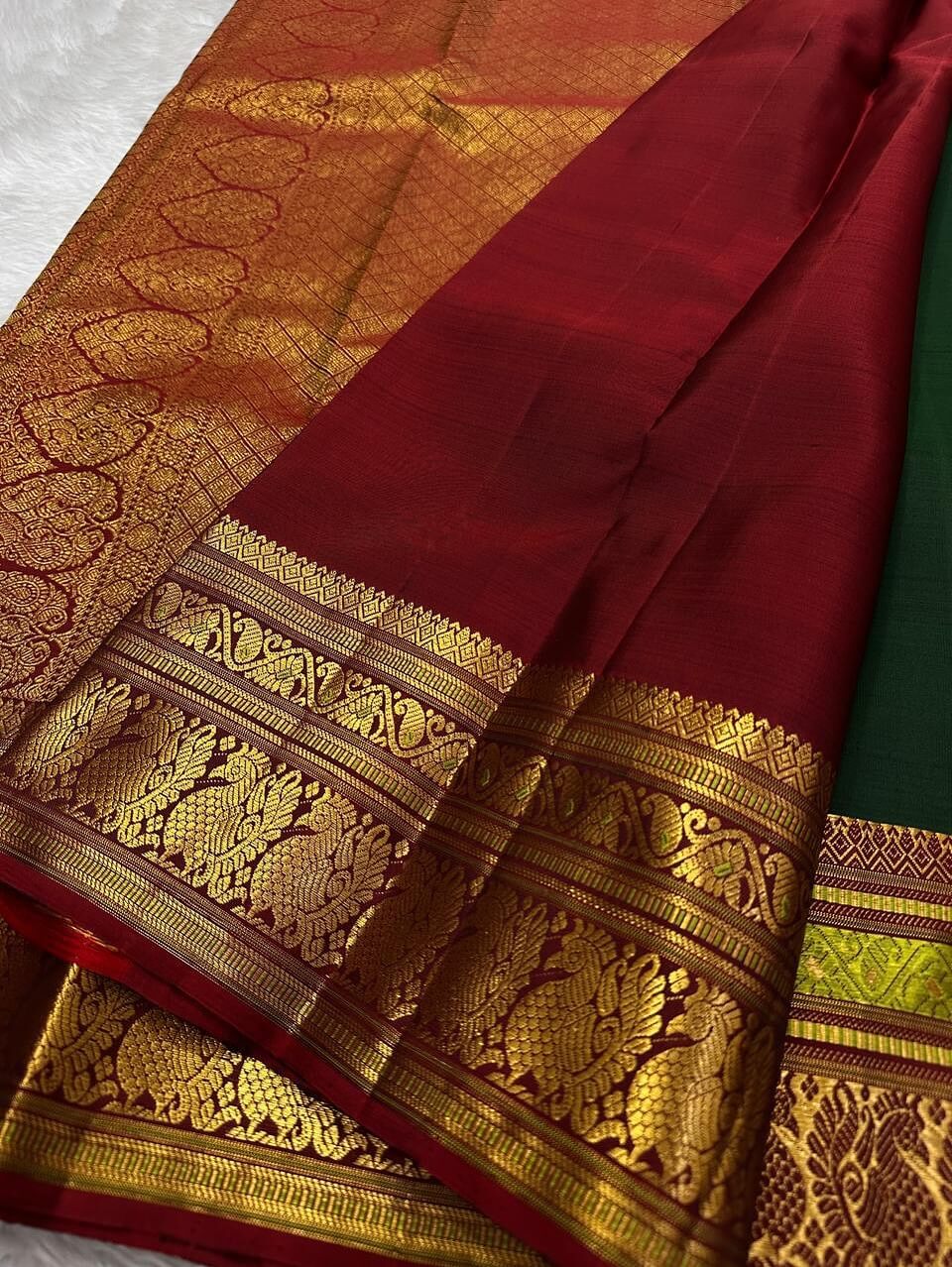 Resplendent Dark Green Soft Silk Saree With Lustrous Blouse Piece - Image 4