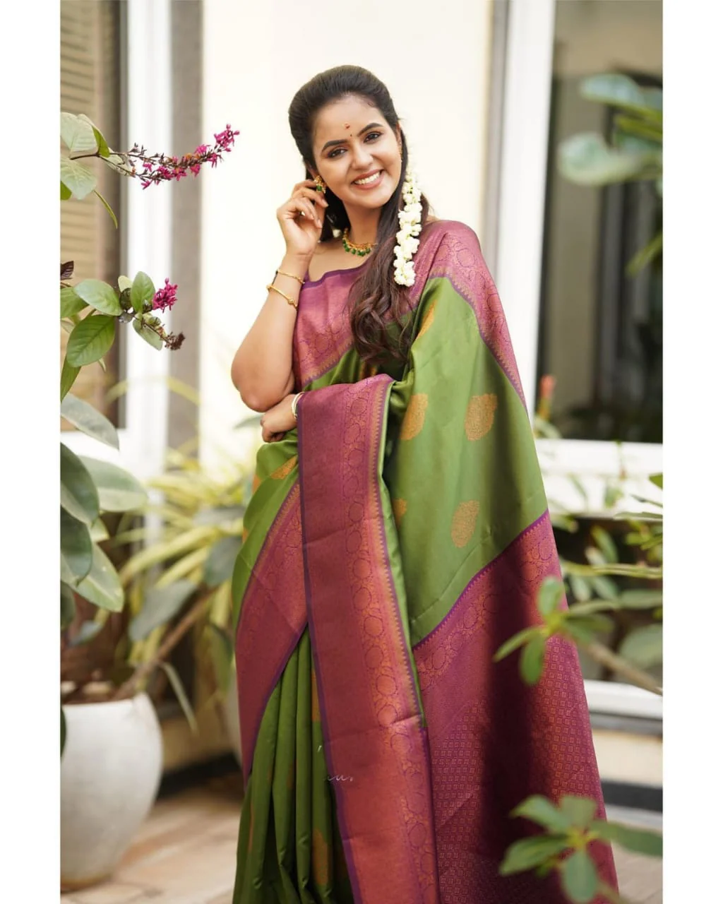 Scintilla Green Soft Silk Saree With Petrichor Blouse Piece - Image 6