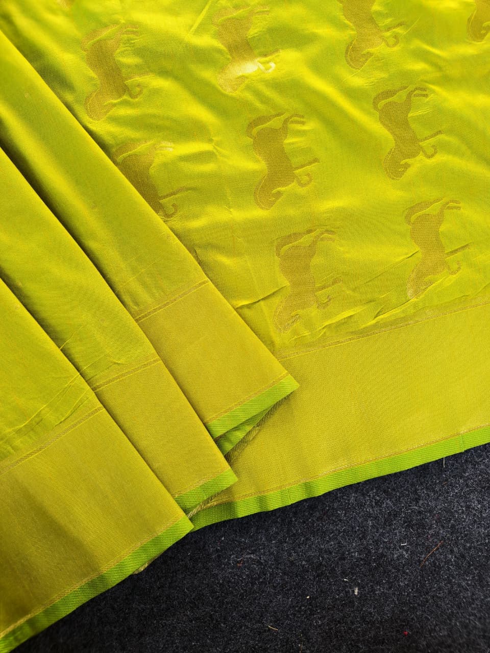 Scintilla Parrot Pure Zari Weaving Banarasi Silk Saree With Beguiling Blouse Piece - Image 3