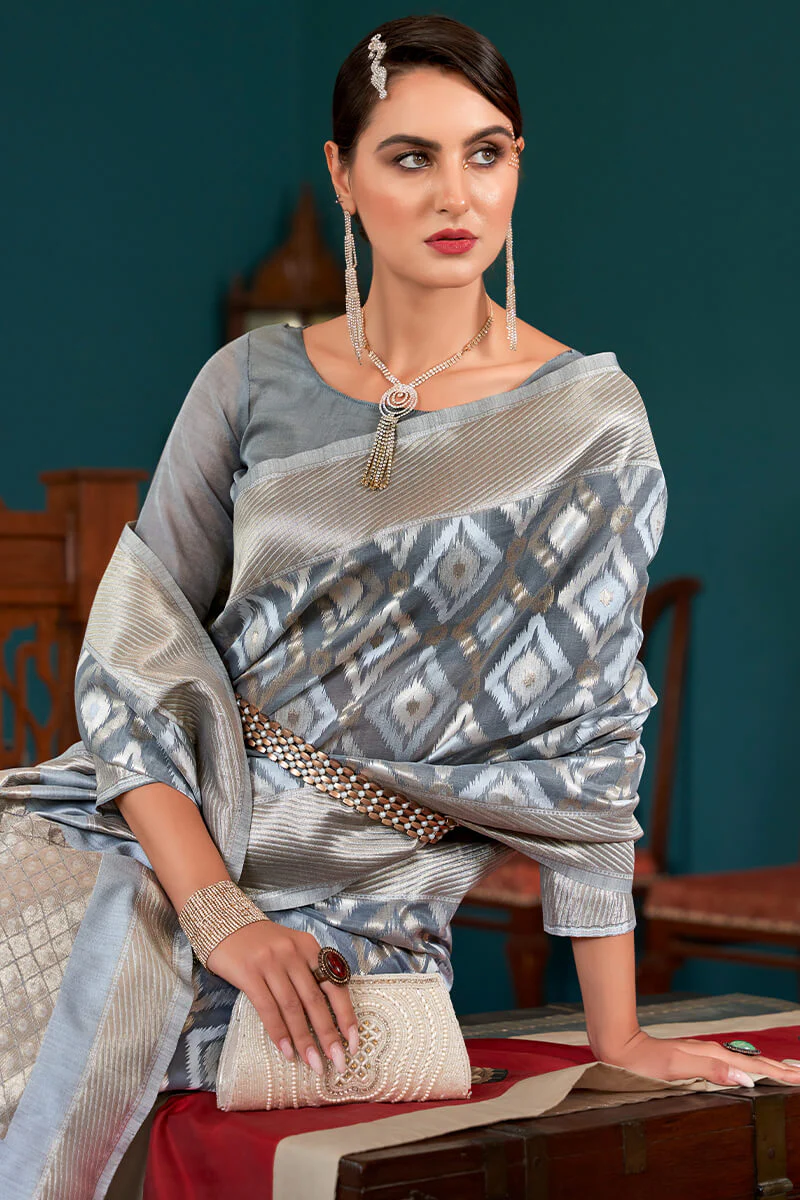 Scintillating Grey Cotton Silk Saree With Blooming Blouse Piece - Image 2
