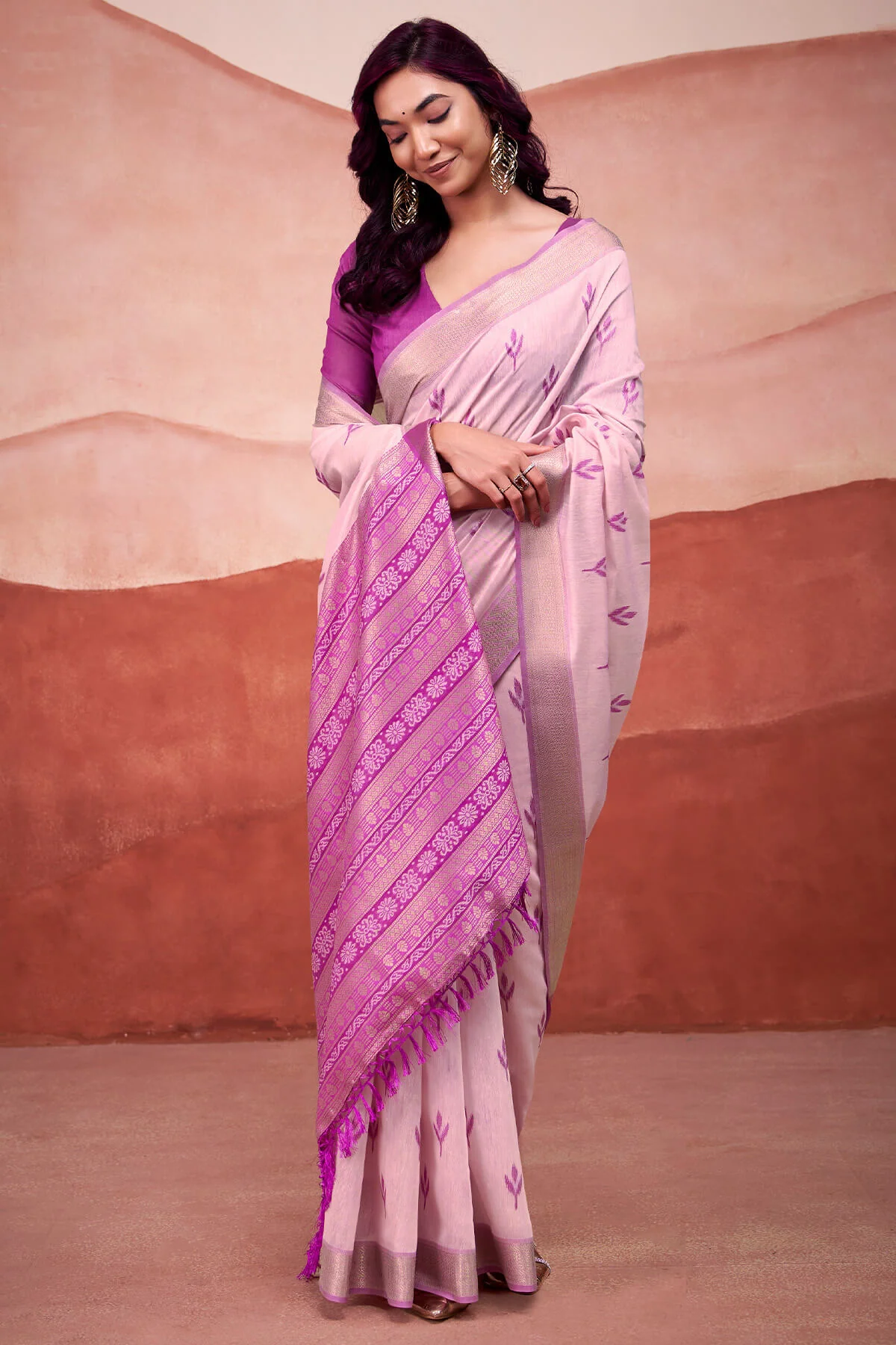 Scintillating Lavender Cotton Silk Saree With Precious Blouse Piece - Image 3