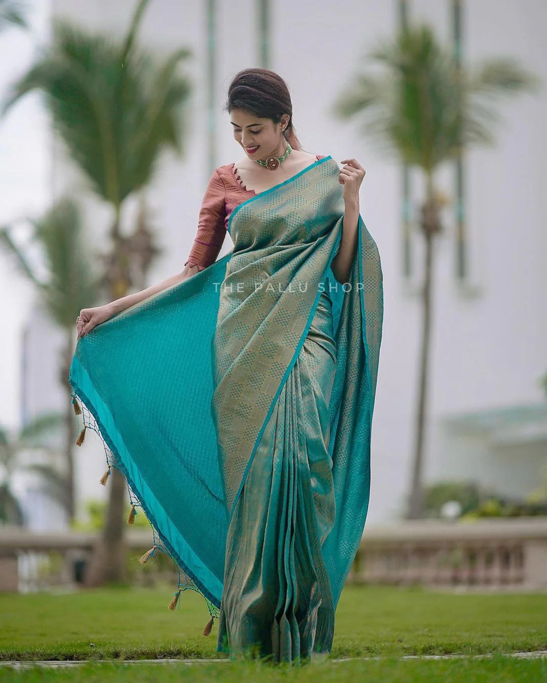 Scrumptious Rama Soft Silk Saree with Vestigial Blouse Piece - Image 2