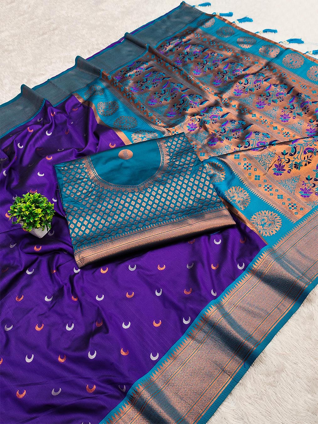 Scrumptious Royal Blue Paithani Silk Saree With Magnificat Blouse Piece - Image 5