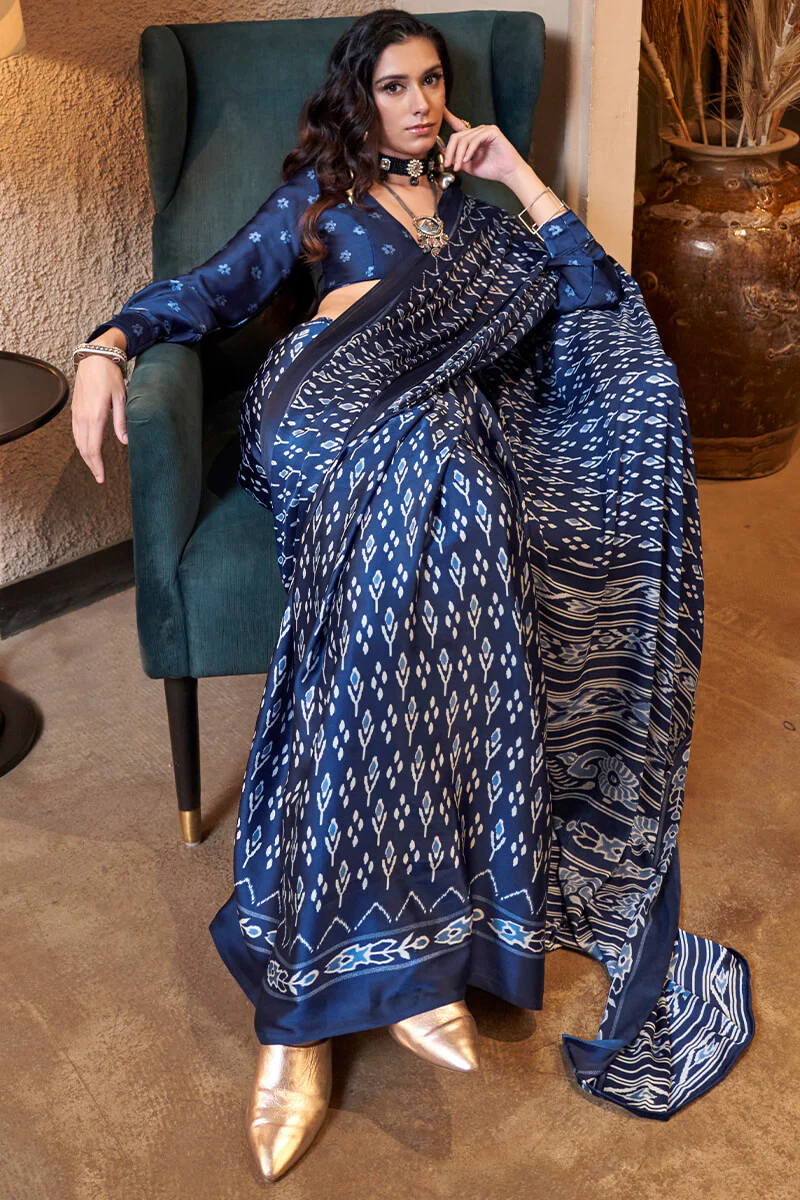 Scrupulous Navy Blue Digital Printed Satin Silk Saree With Lustrous Blouse Piece - Image 2