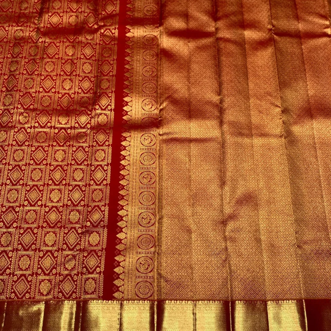 Scrupulous Red Pure Zari Weaving Banarasi Silk Saree With Ethnic Blouse Piece - Image 2