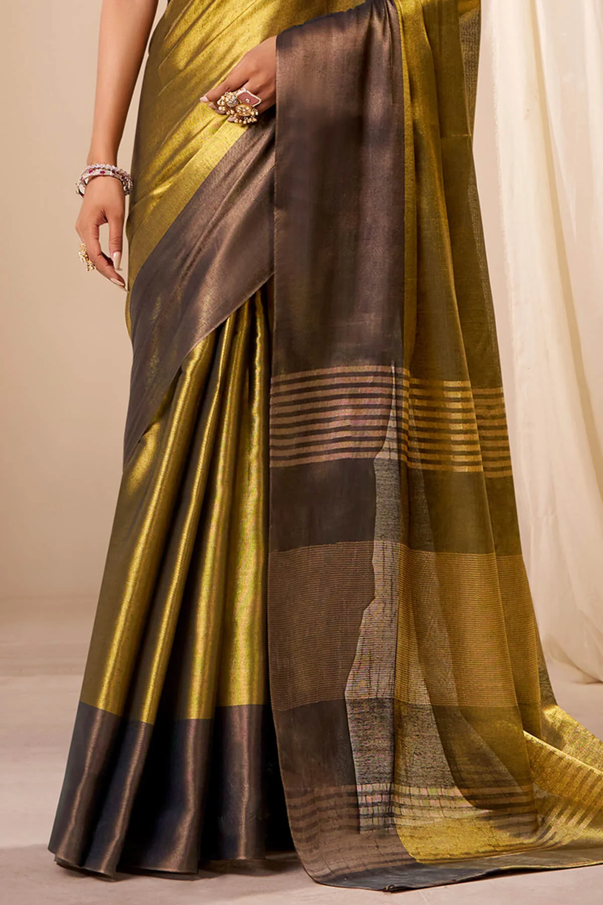 Sempiternal Golden Banarasi Tissue Silk Saree With Ethereal Blouse Piece - Image 4