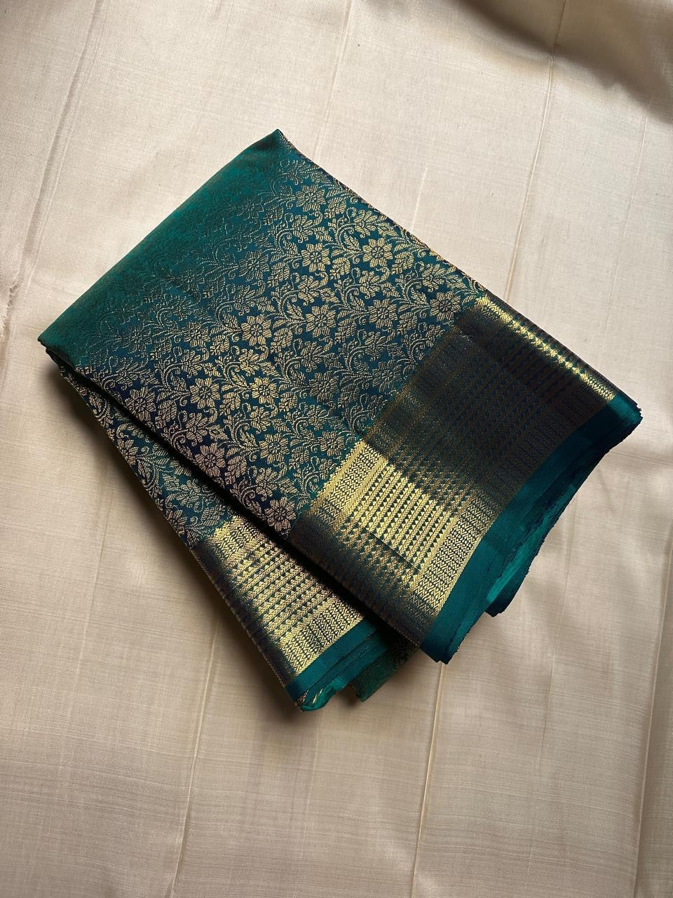 Sempiternal Rama Pure Zari Weaving Banarasi Silk Saree With Refreshing Blouse Piece - Image 3