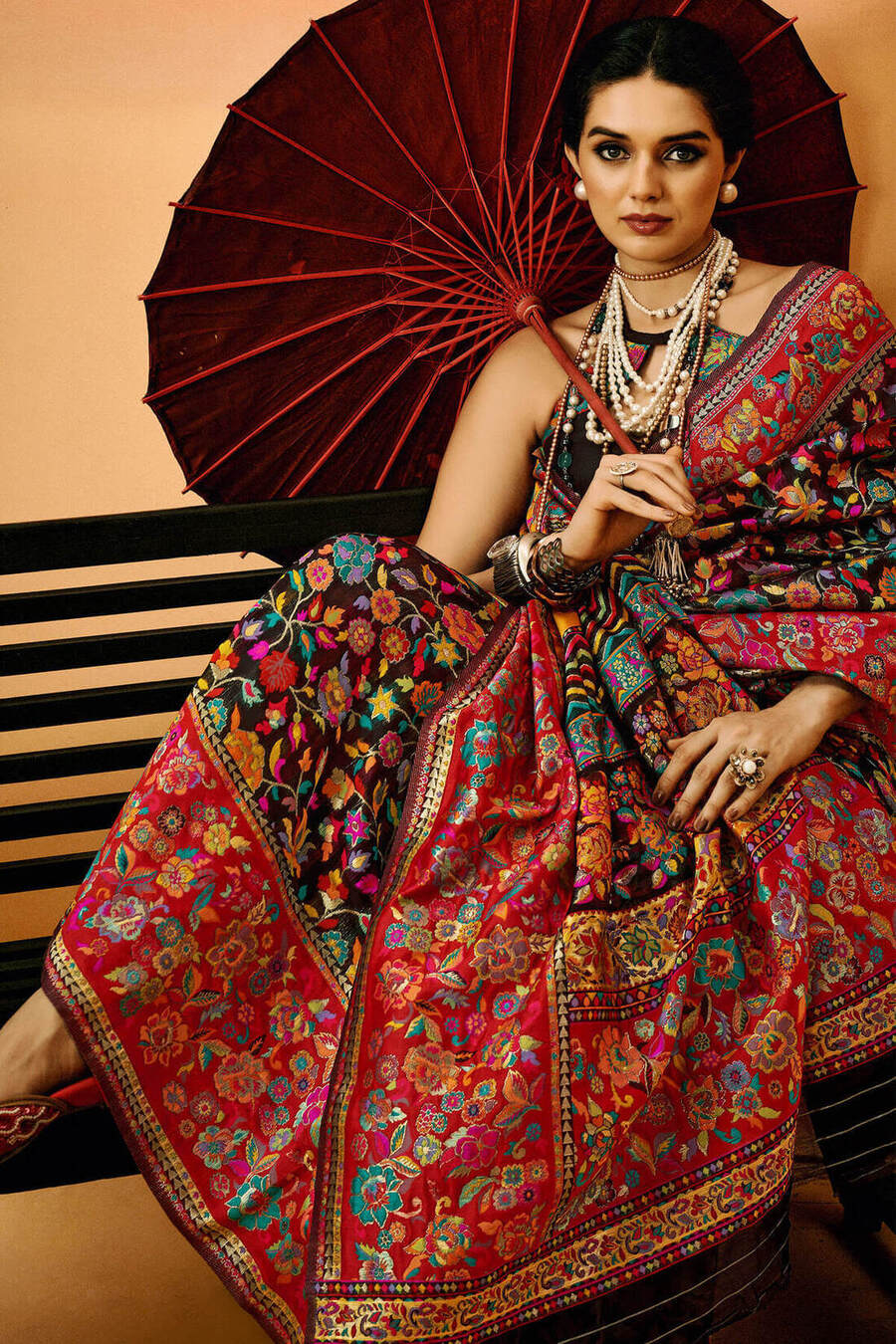 Sensational Black Pashmina Saree With Diaphanous Blouse Piece - Image 3