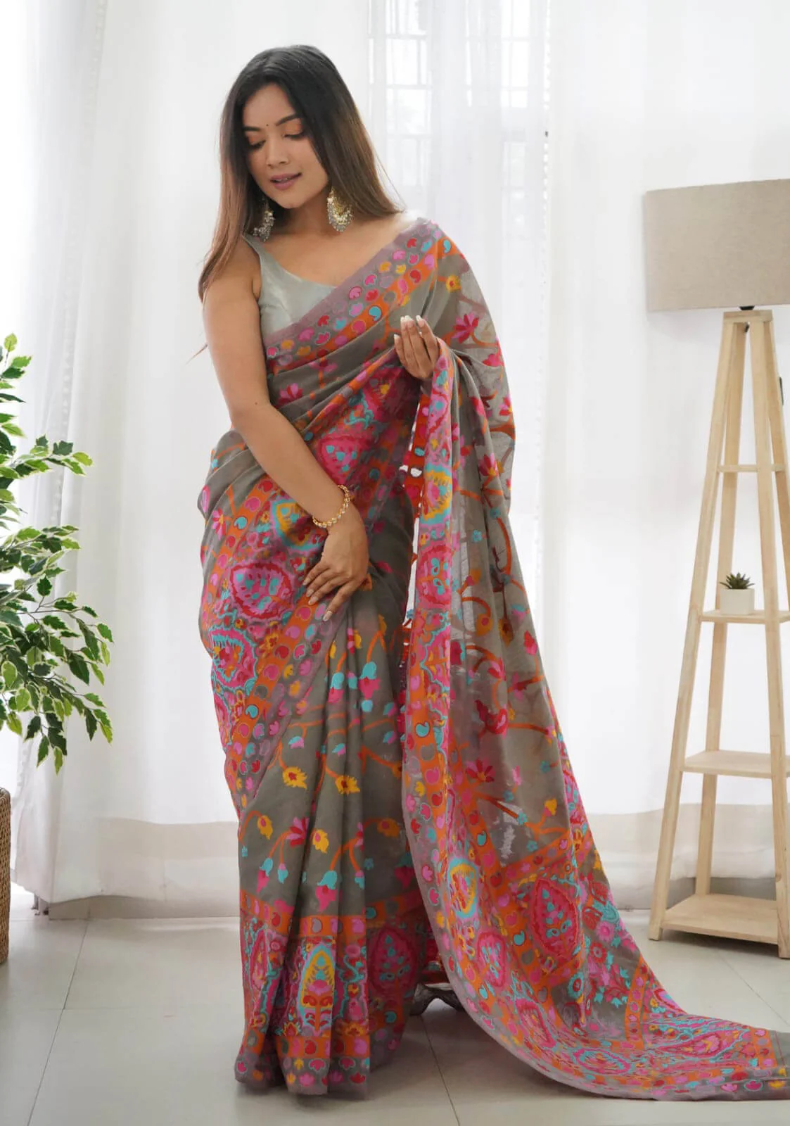Sensational Grey Pashmina saree With Girlish Blouse Piece - Image 6
