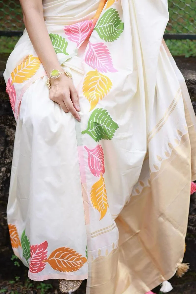 Sensational White Soft Silk Saree With Engrossing Blouse Piece - Image 6