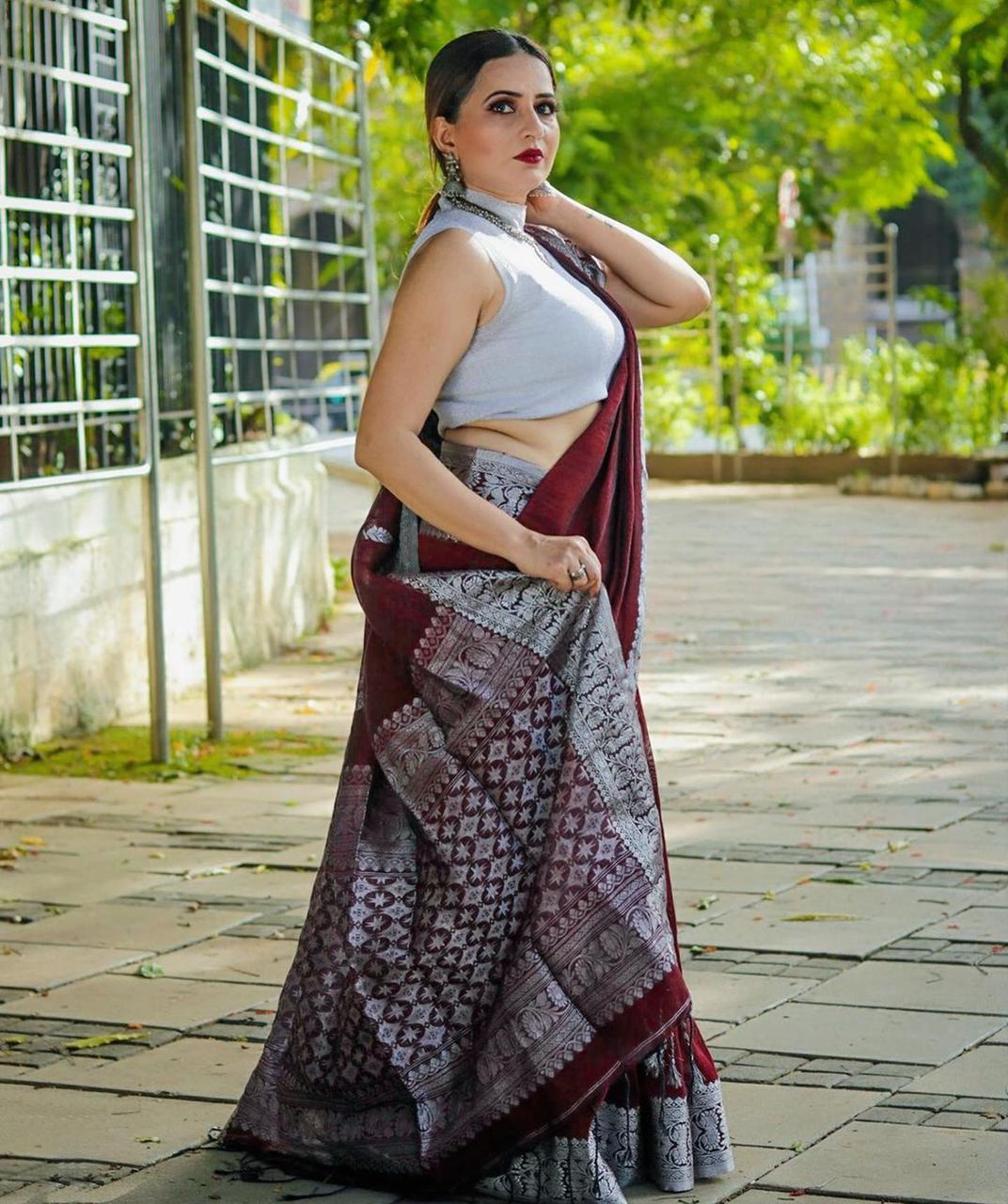 Sensational Wine Soft Banarasi Silk Saree With Attractive Blouse Piece - Image 3