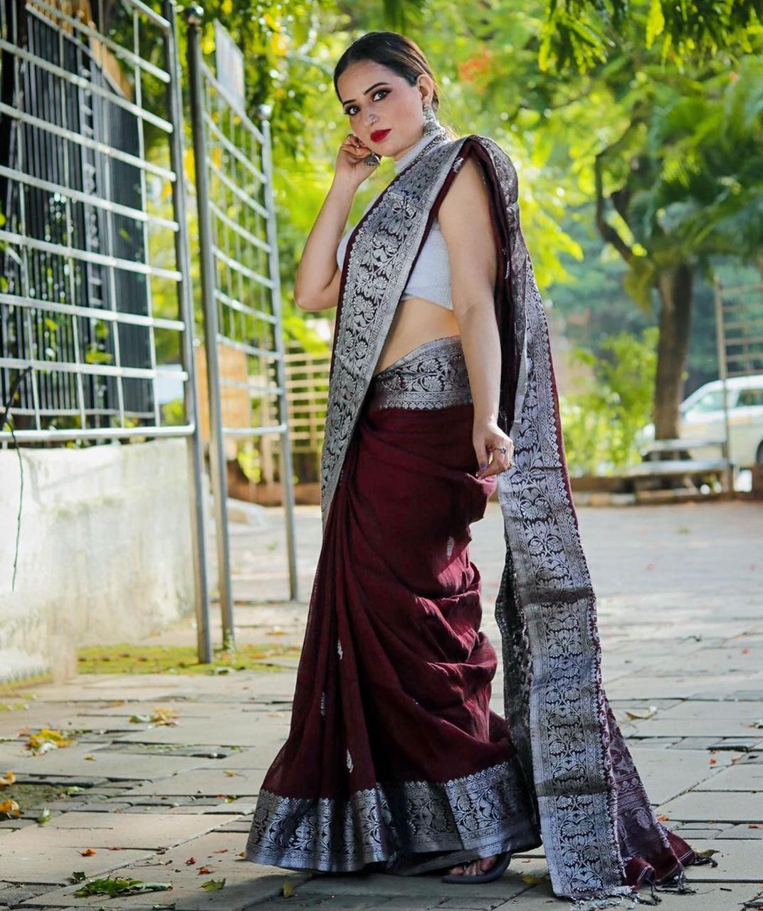 Sensational Wine Soft Banarasi Silk Saree With Attractive Blouse Piece - Image 4