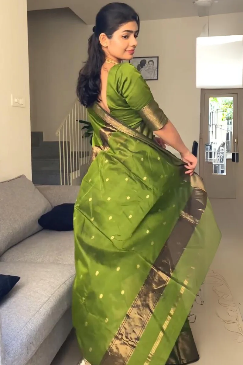 Seraglio Green Cotton Silk Saree With Magnificat Blouse Piece - Image 4