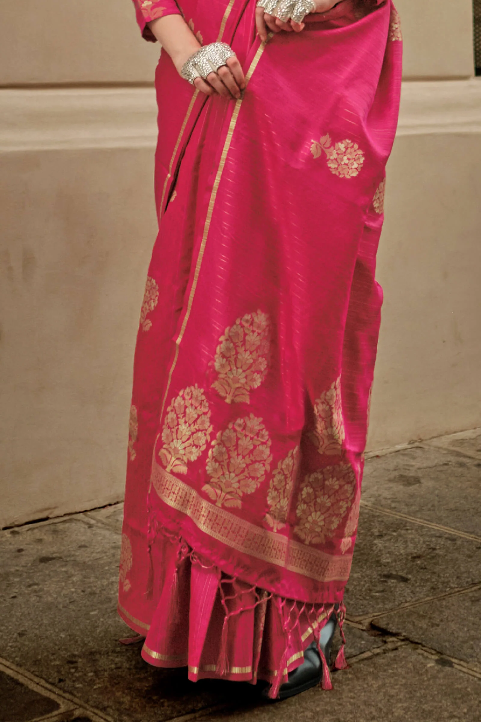 Seraphic Dark Pink Banarasi Satin Silk Saree With Inimitable Blouse - Image 3