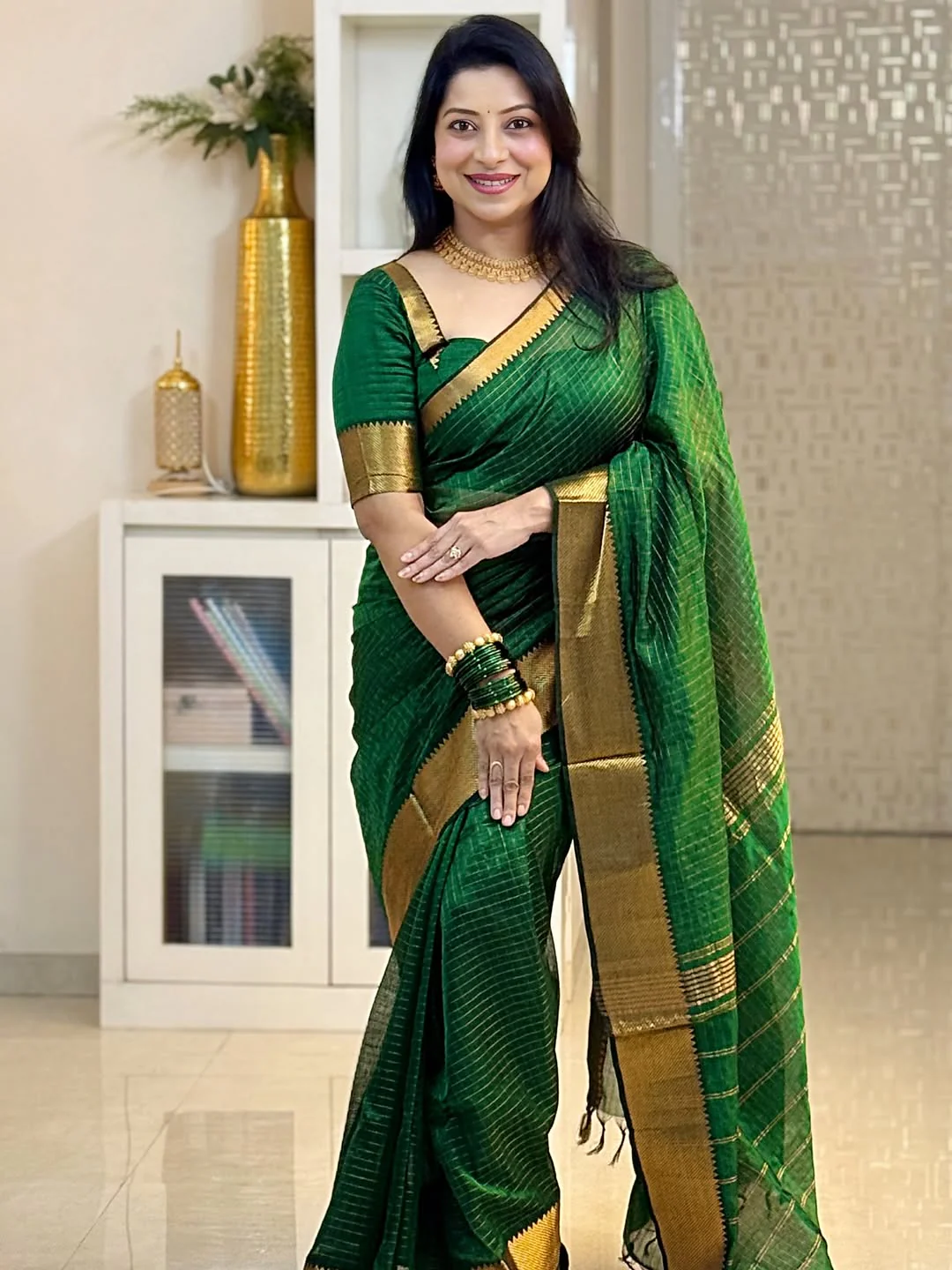 Serendipity Dark Green Soft Silk Saree With Phenomenal Blouse Piece - Image 5