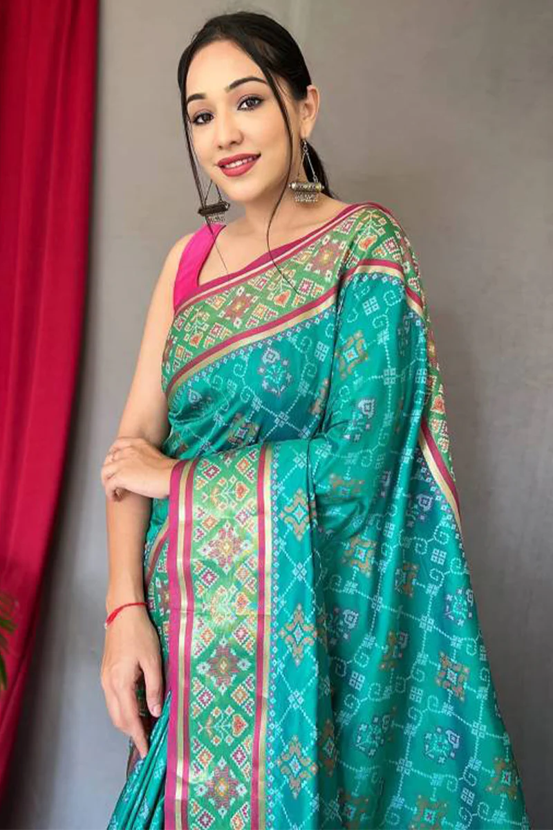 Serendipity Turquoise Patola Silk Saree with Luxuriant Blouse Piece - Image 2
