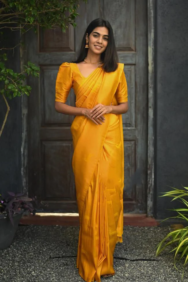 Serendipity Yellow Soft Silk Saree With Susurrous Blouse Piece - Image 2