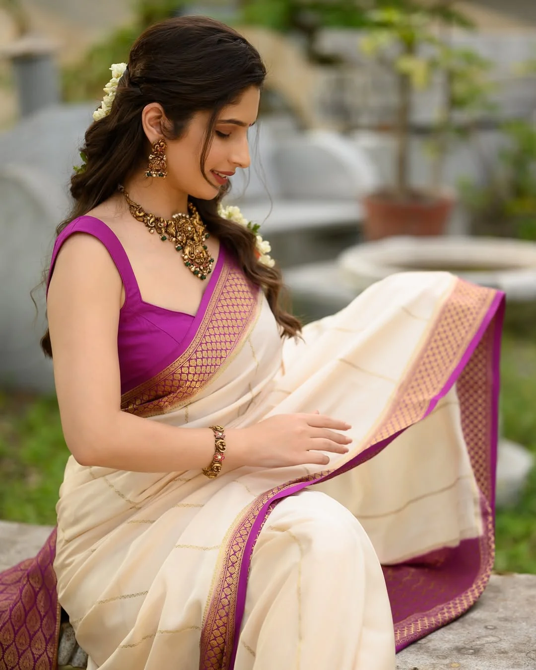 Sizzling Beige Soft Silk Saree With Intricate Blouse Piece - Image 3