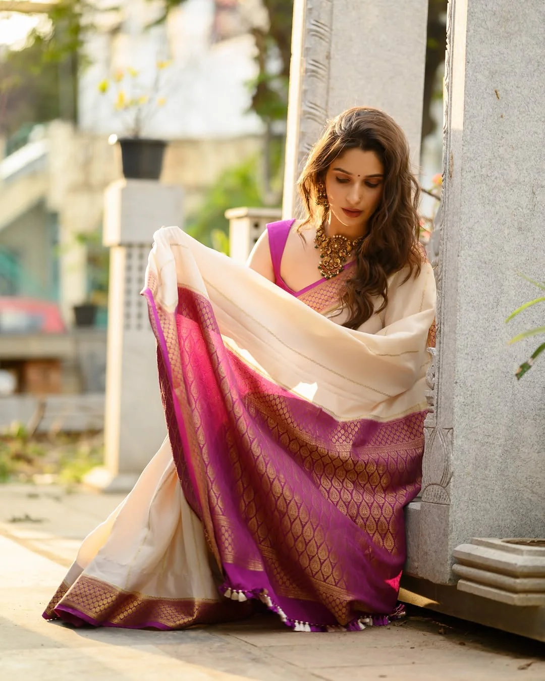 Sizzling Beige Soft Silk Saree With Intricate Blouse Piece - Image 6