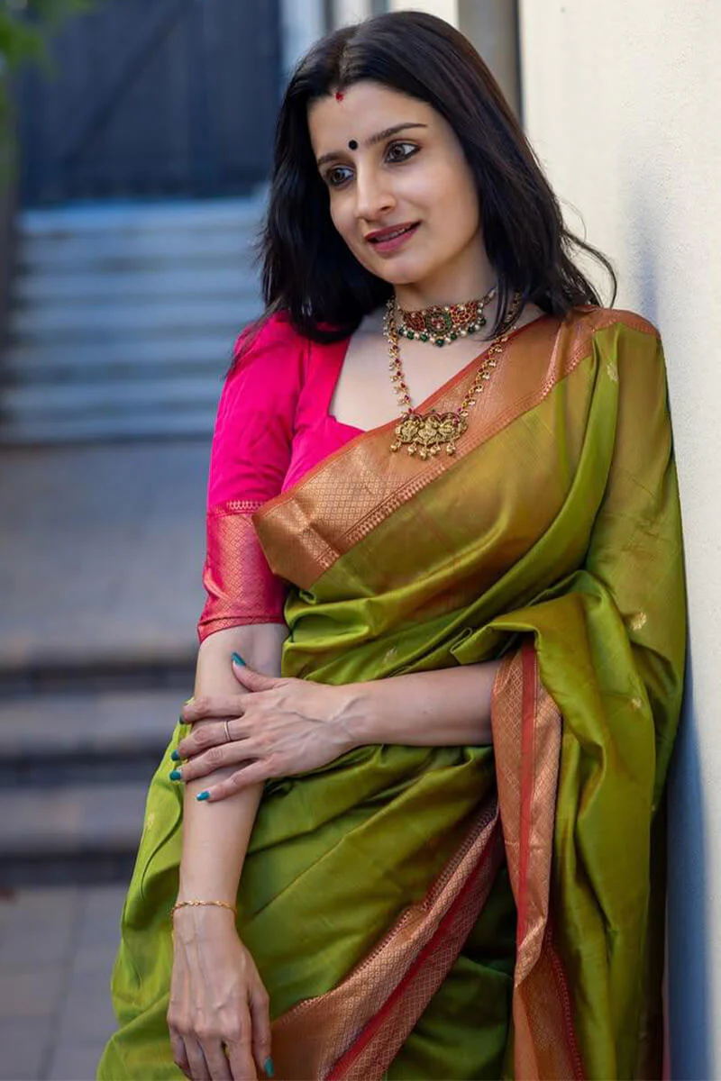 Sizzling Green Soft Silk Saree With Glowing Blouse Piece - Image 2