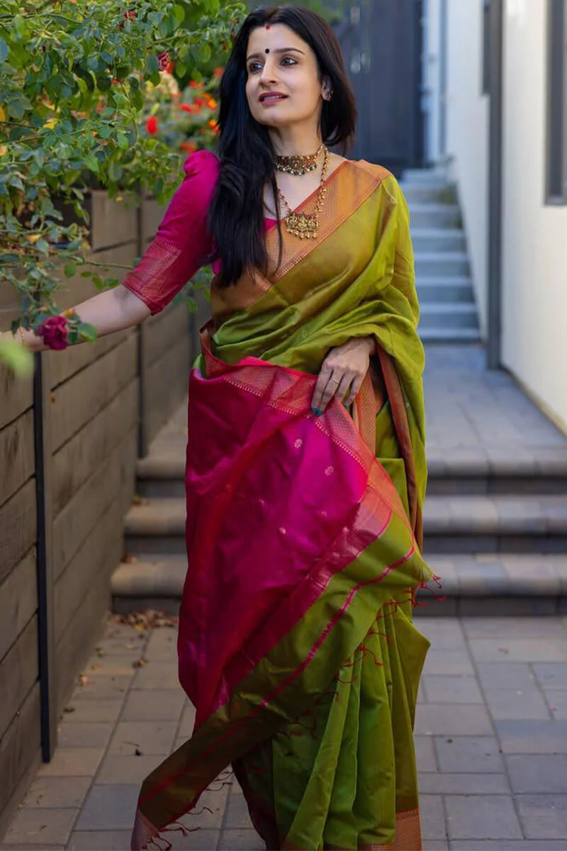 Sizzling Green Soft Silk Saree With Glowing Blouse Piece - Image 3