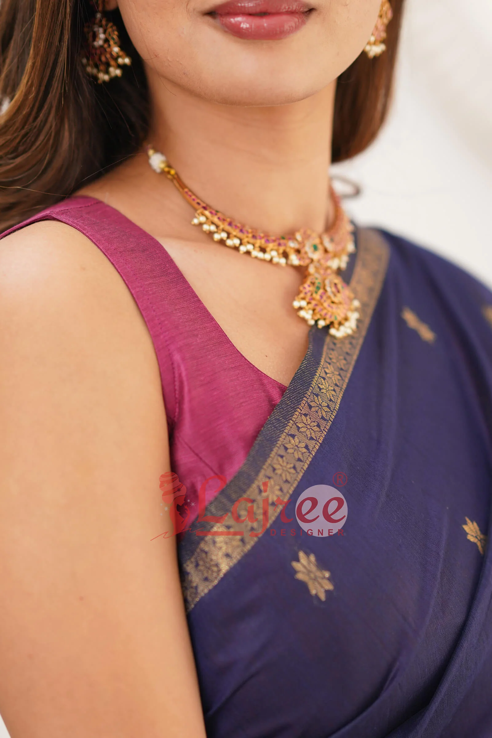 Sizzling Navy Blue Cotton Silk Saree With Mesmerising Blouse Piece - Image 3