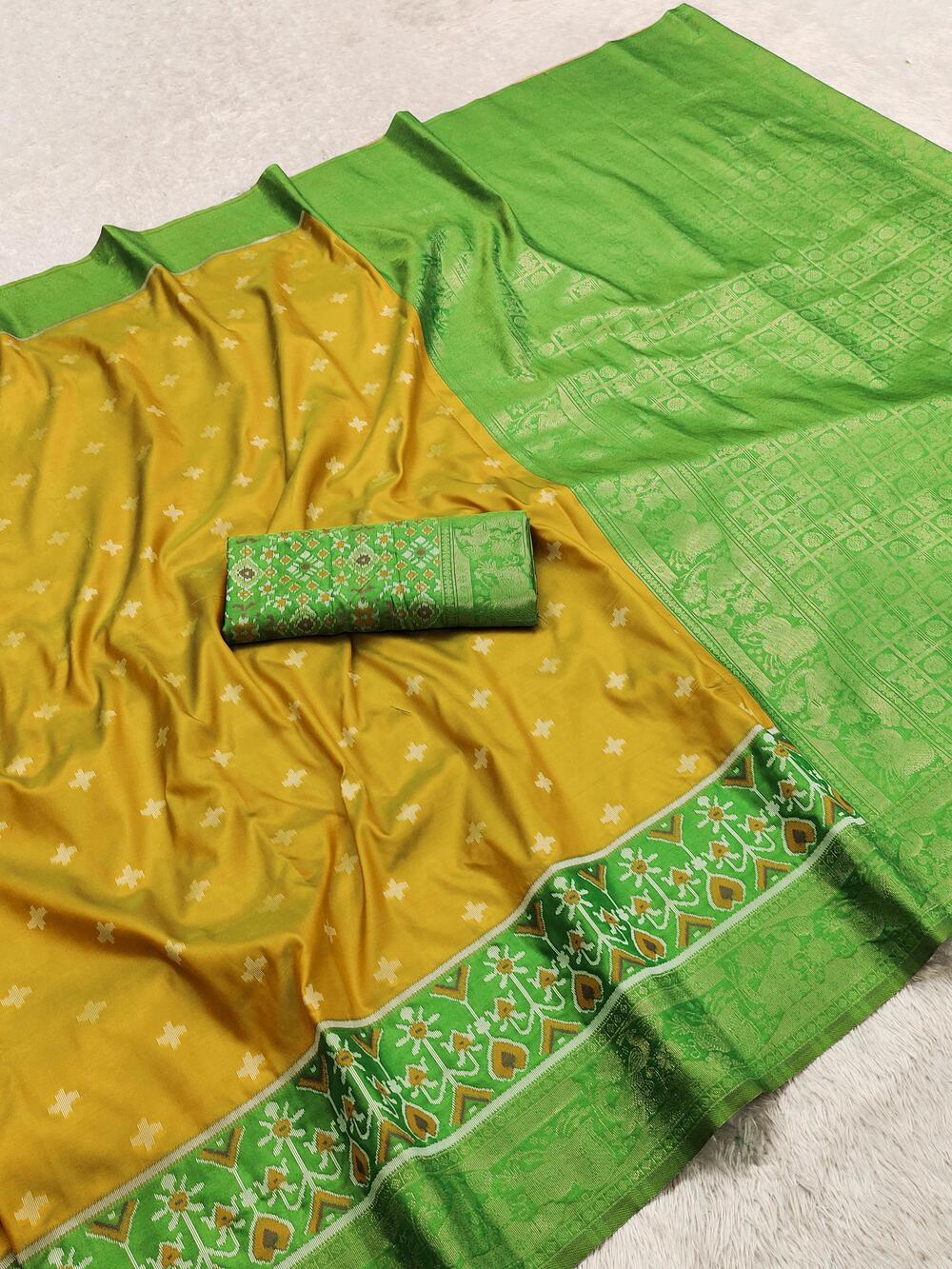 Sizzling Yellow Pure Zari Weaving Banarasi Silk Saree With Jubilant Blouse Piece
