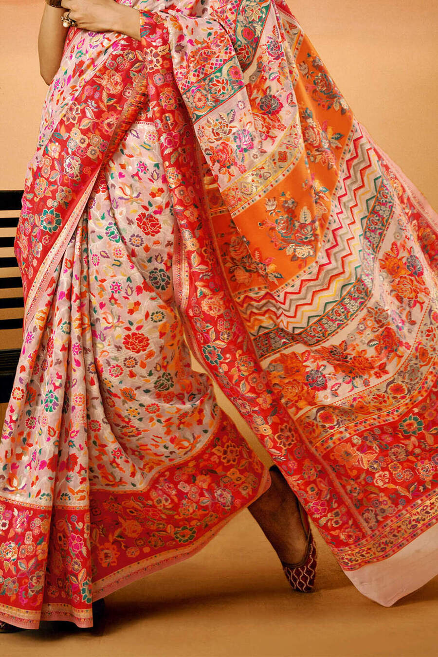 Skinny Baby Pink Pashmina Saree With Amiable Blouse Piece - Image 4