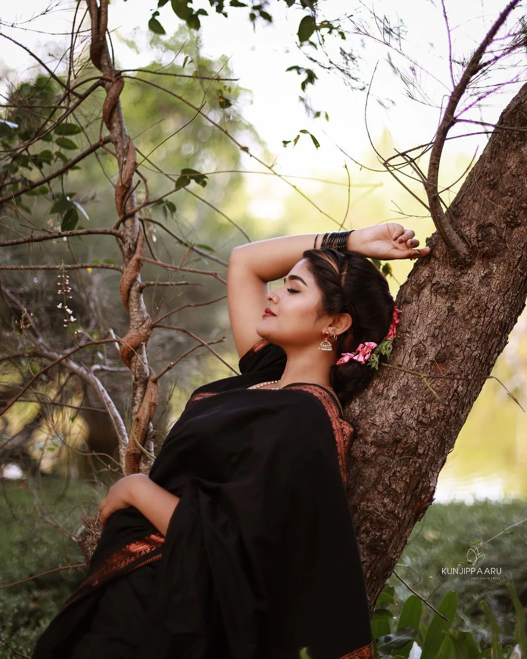 Skinny Black Soft Banarasi Silk Saree With Beauteous Blouse Piece - Image 8