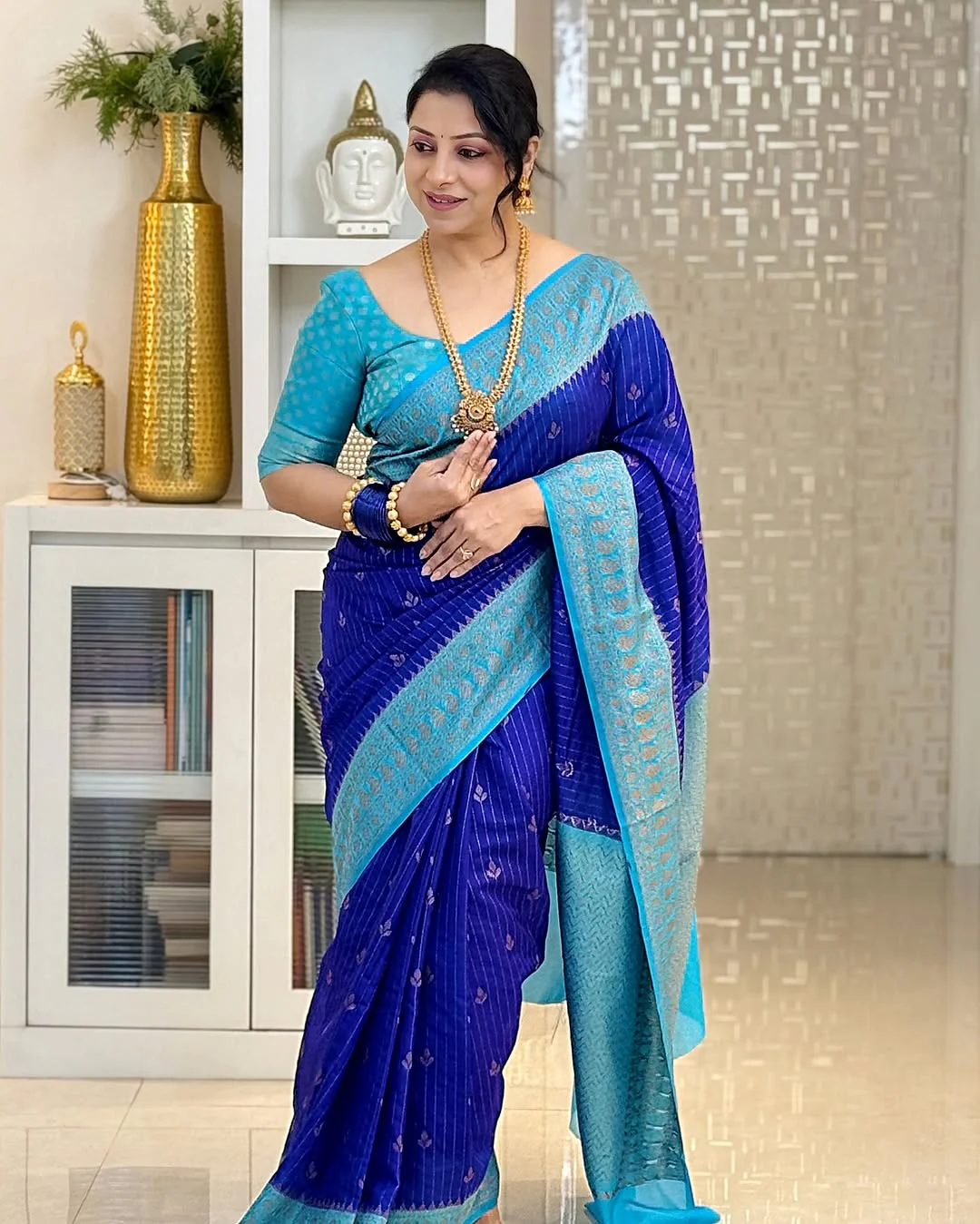 Skinny Blue Soft Silk Saree With Designer Blouse Piece - Image 3