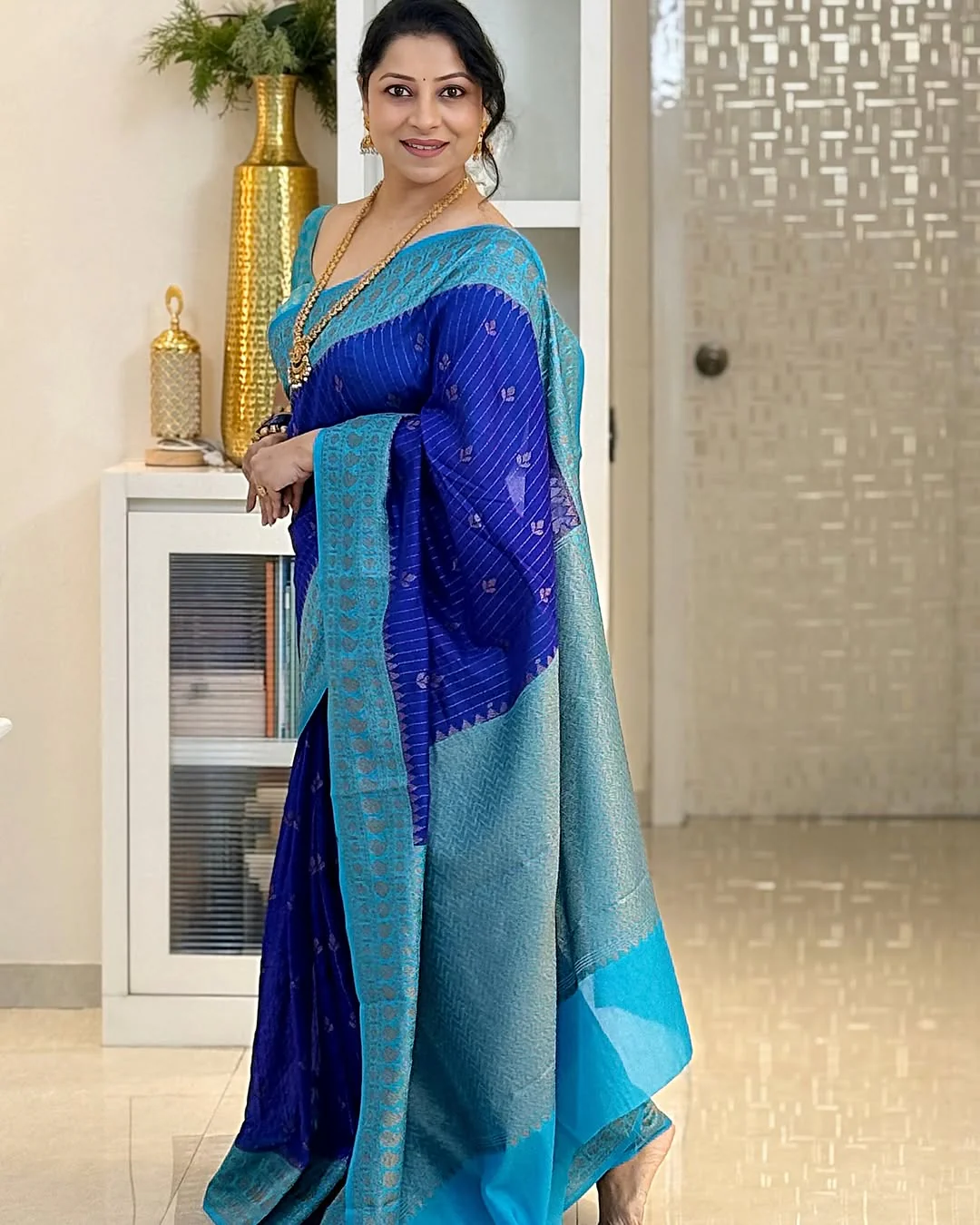 Skinny Blue Soft Silk Saree With Designer Blouse Piece - Image 4