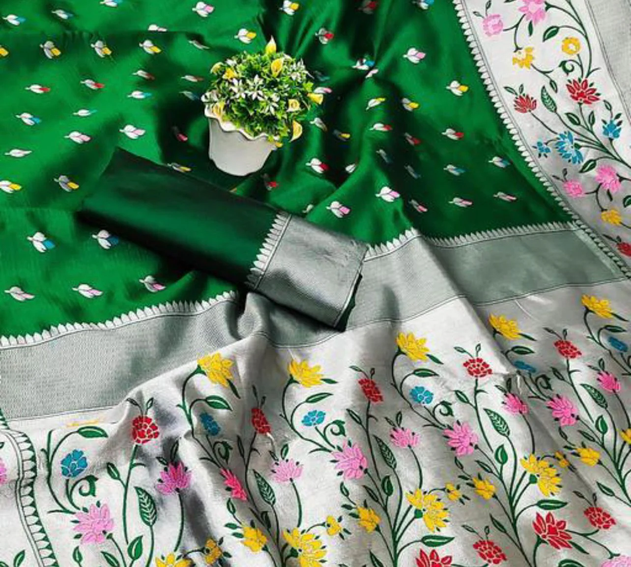 Smart Dark Green Paithani Silk Saree With Staring Blouse Piece - Image 3