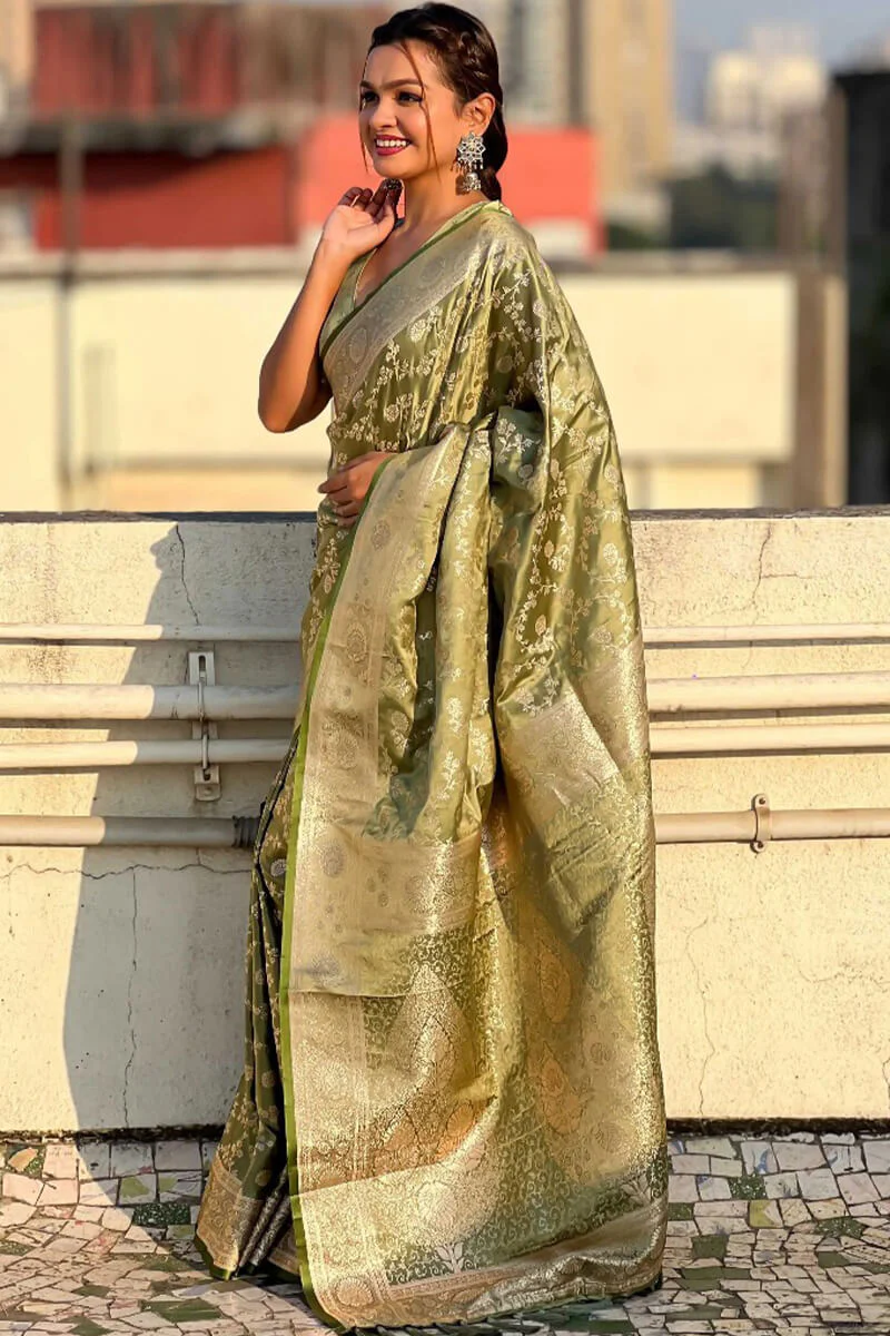 Smart Green Soft Silk Saree With Ideal Blouse Piece - Image 3