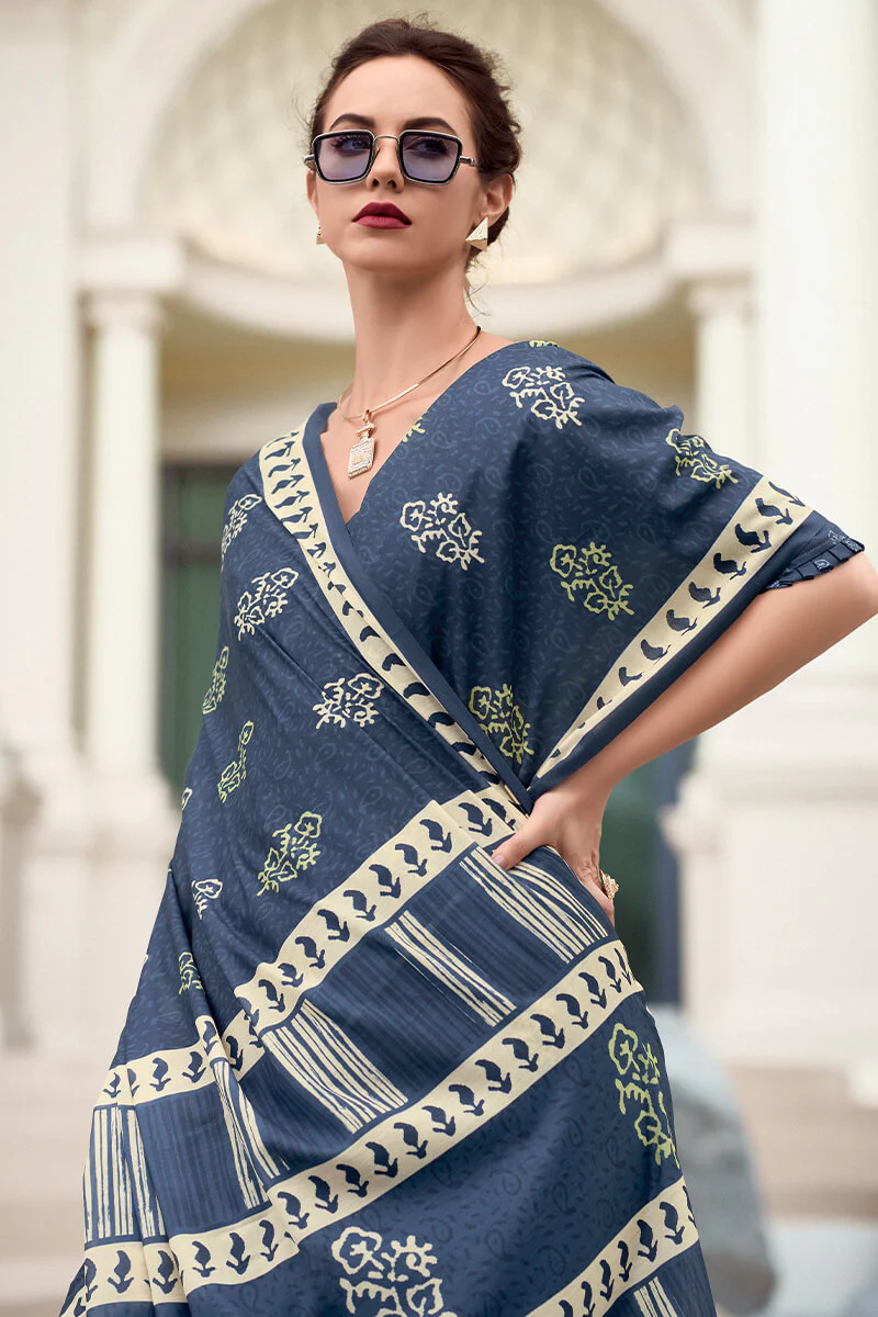 Smashing Navy Blue Printed Mul Cotton Saree With Enchanting Blouse Piece - Image 3