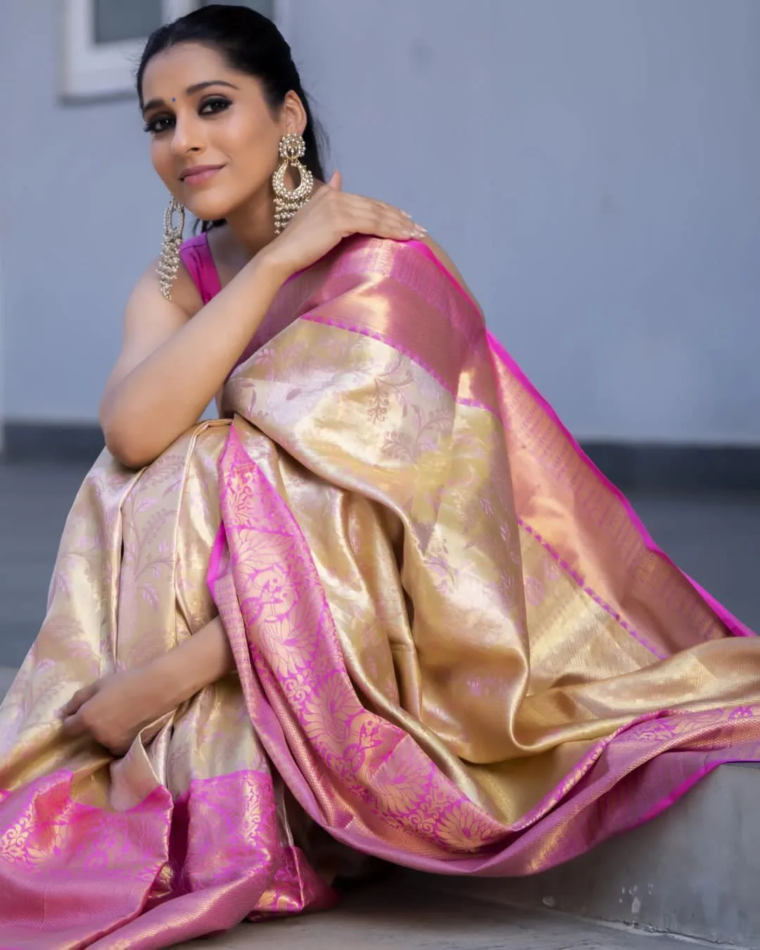 Snappy Beige Soft Silk Saree With Staggering Blouse Piece - Image 2