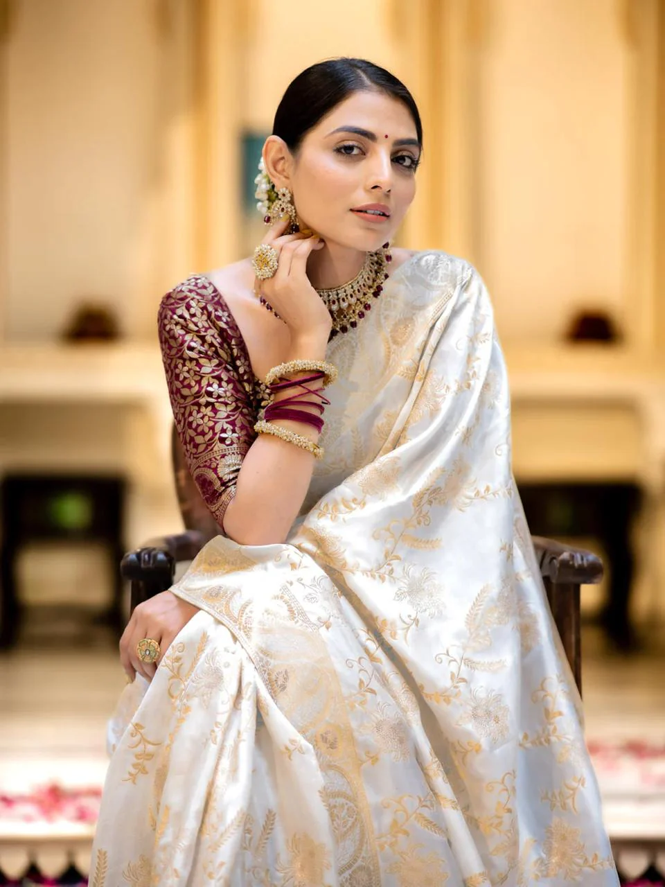 Snappy Off White Soft Silk Saree With Transcendent Blouse Piece - Image 2