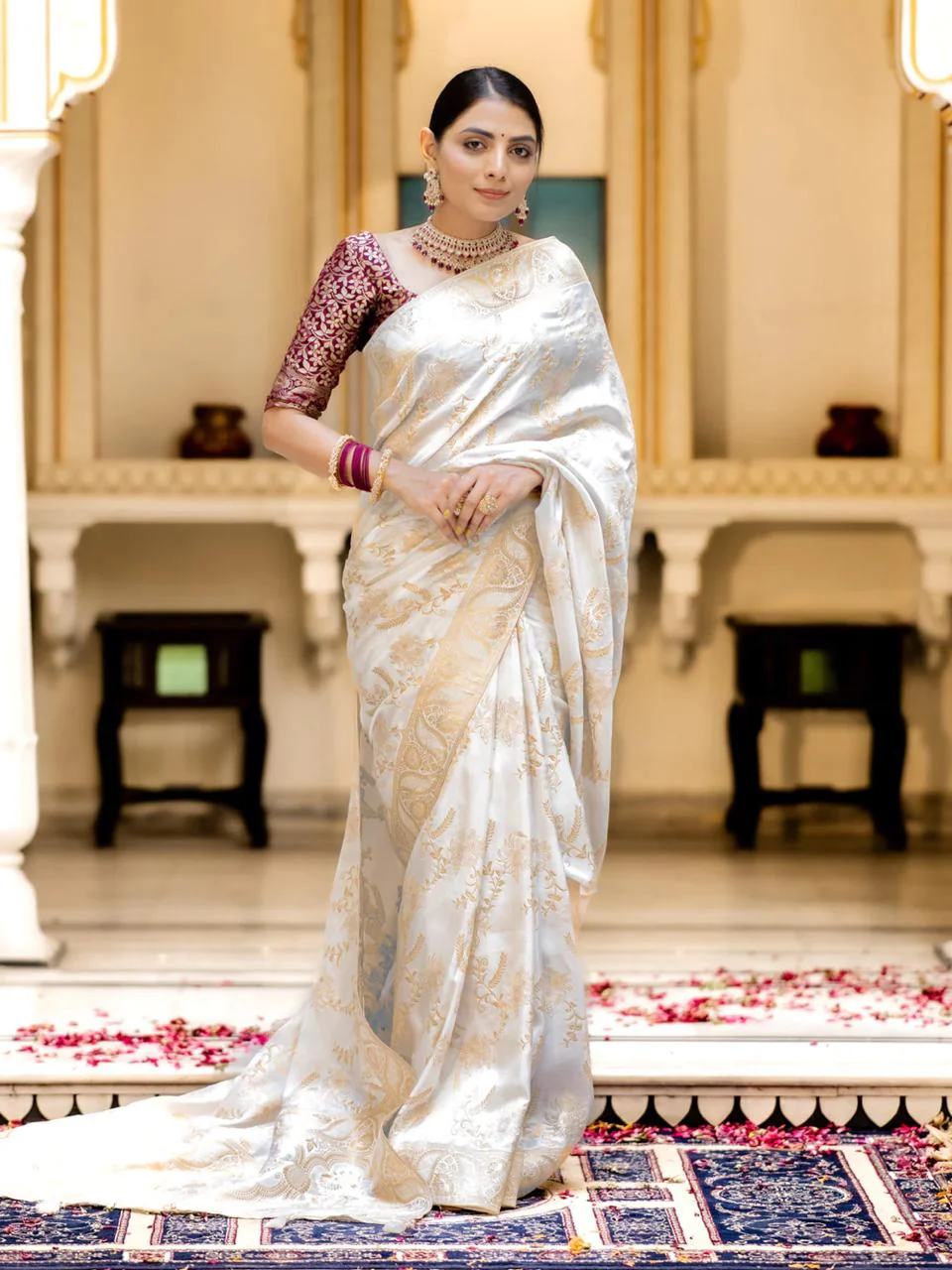 Snappy Off White Soft Silk Saree With Transcendent Blouse Piece - Image 3