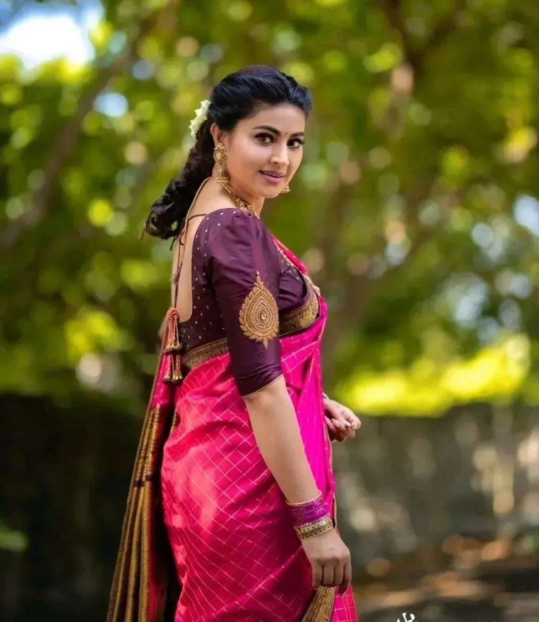 Snappy Pink Soft Silk Saree With Artistic Blouse Piece - Image 4